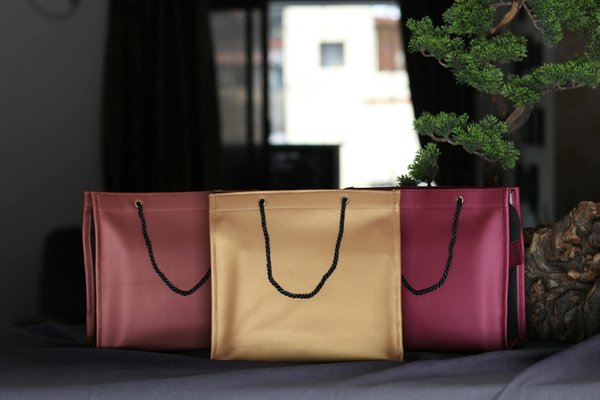 How can UK women adapt vintage fashion trends for modern looks?